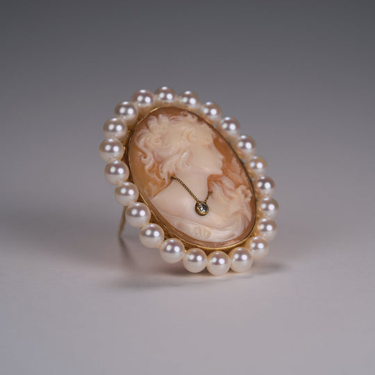 リフォーム後のカメオとパールのブローチ
