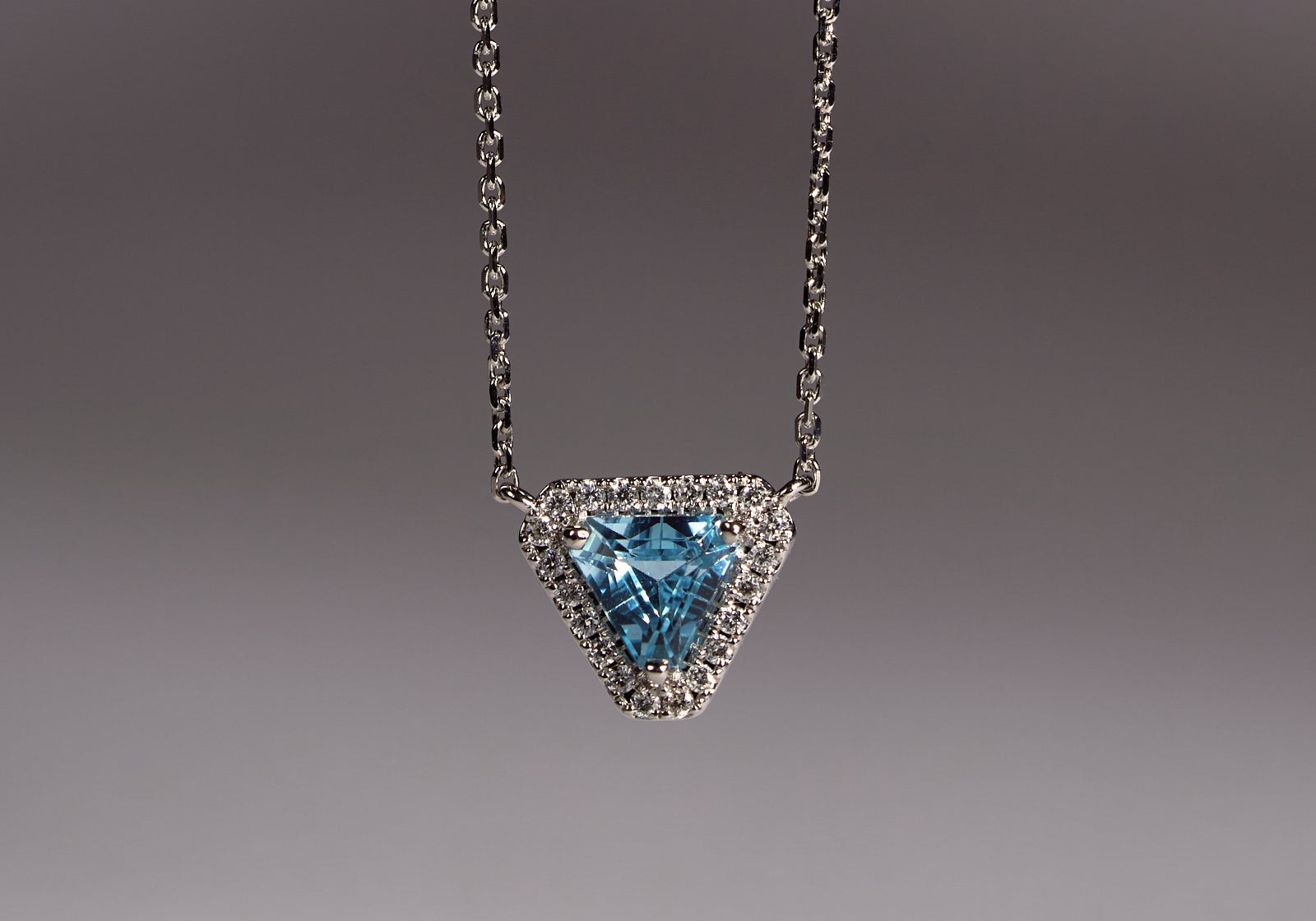 リフォーム後の水色石のネックレス