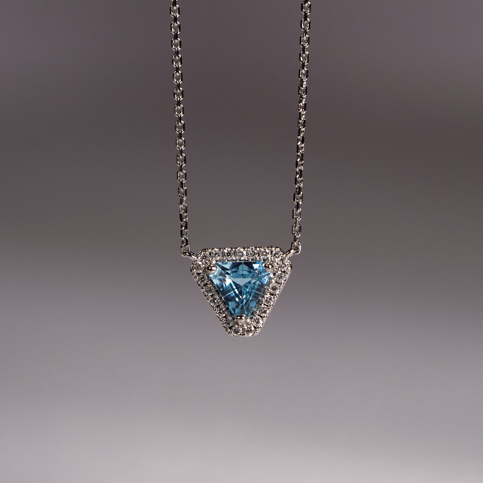 リフォーム後の水色石のネックレス