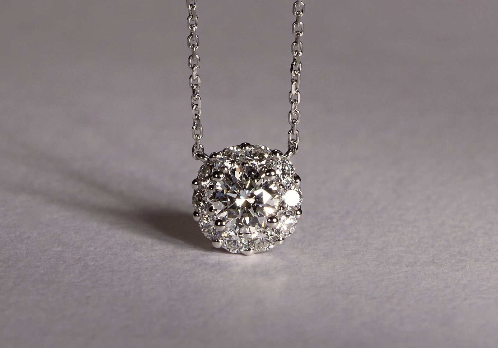 リフォーム後のダイヤモンドネックレス