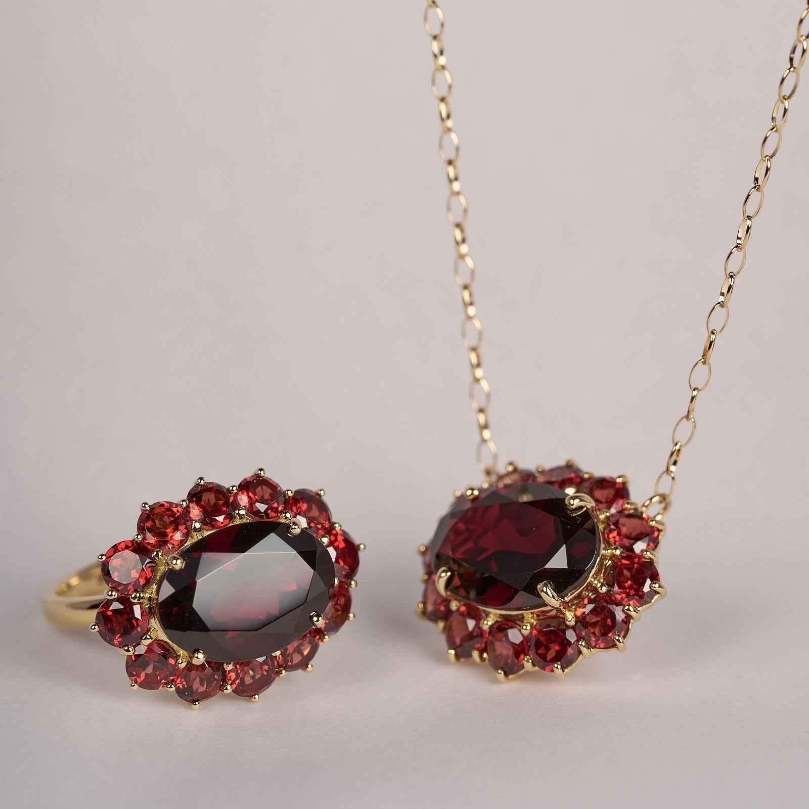 リフォーム後のガーネットリング＆ネックレス