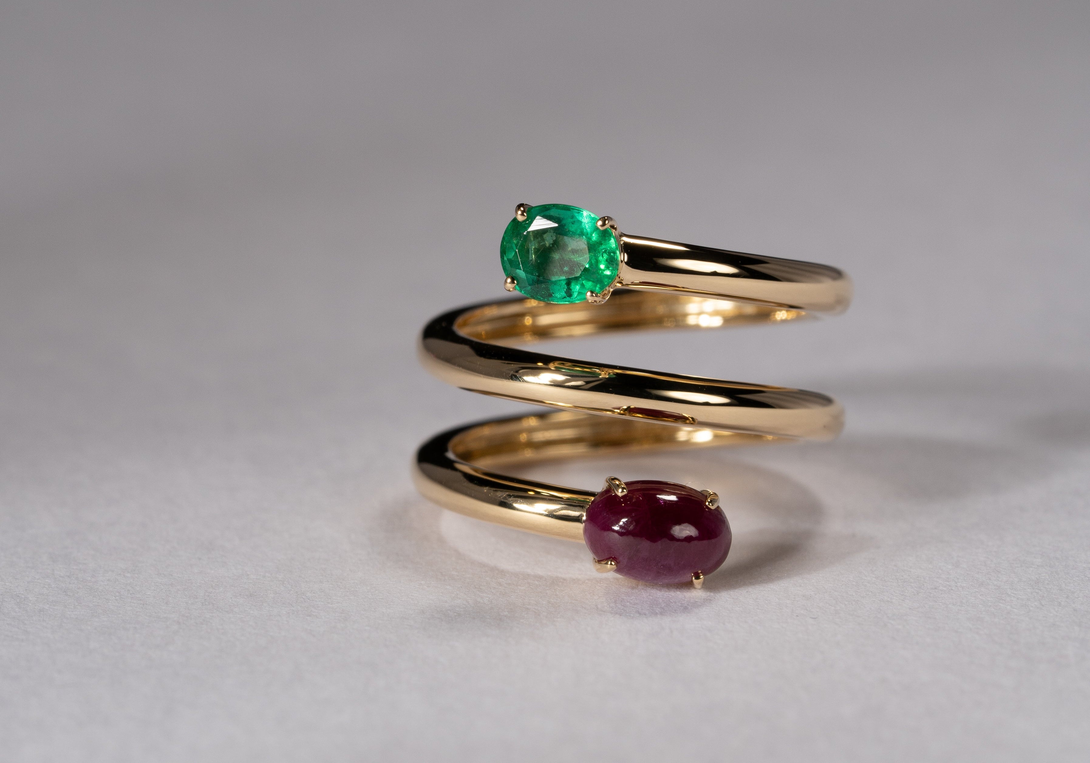 リフォーム後のルビーとエメラルドリング