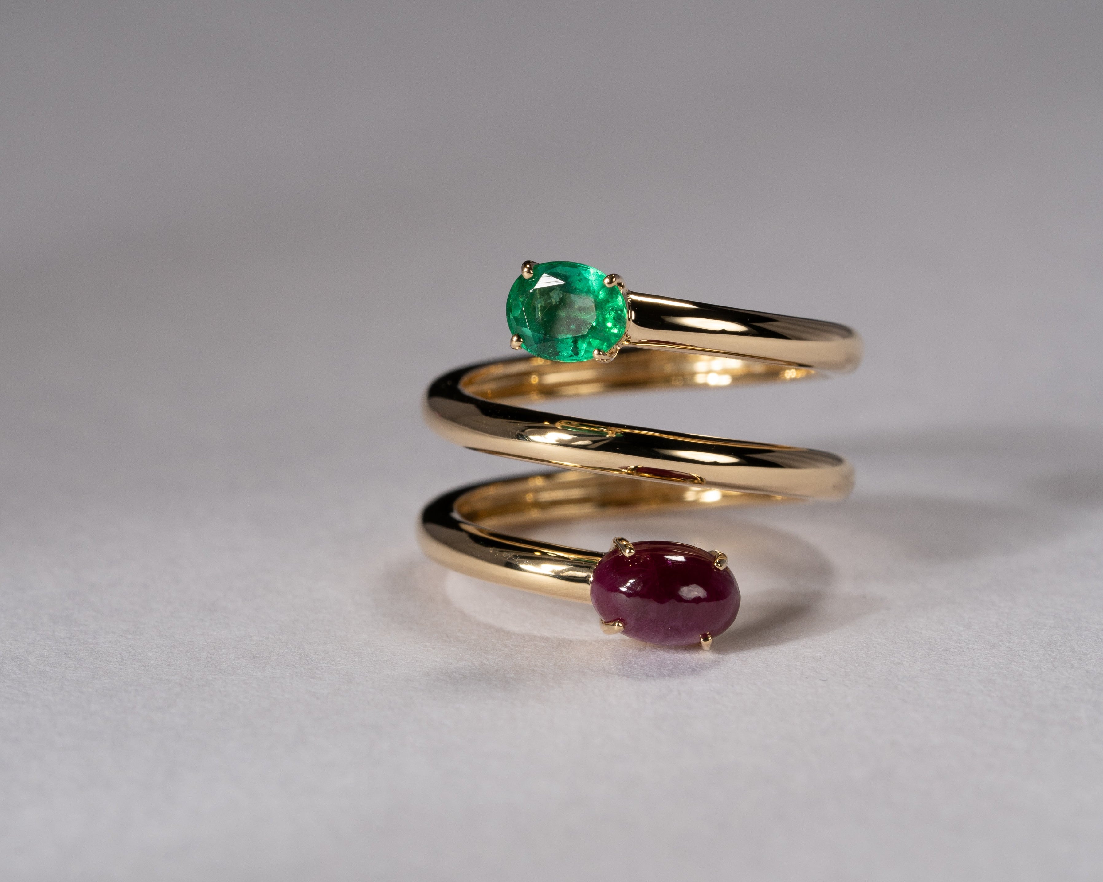 リフォーム後のルビーとエメラルドリング