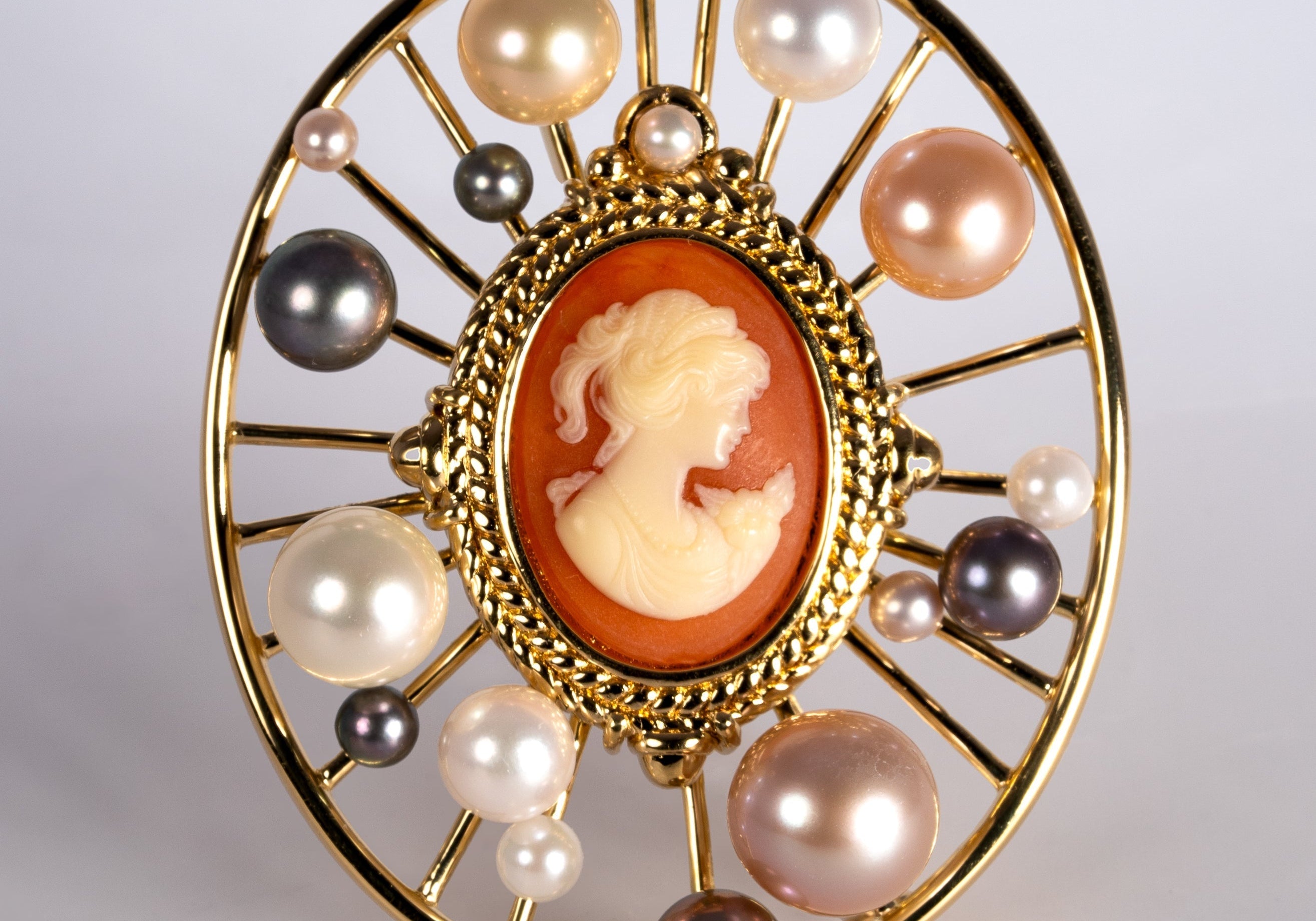 リフォーム後のカメオブローチ