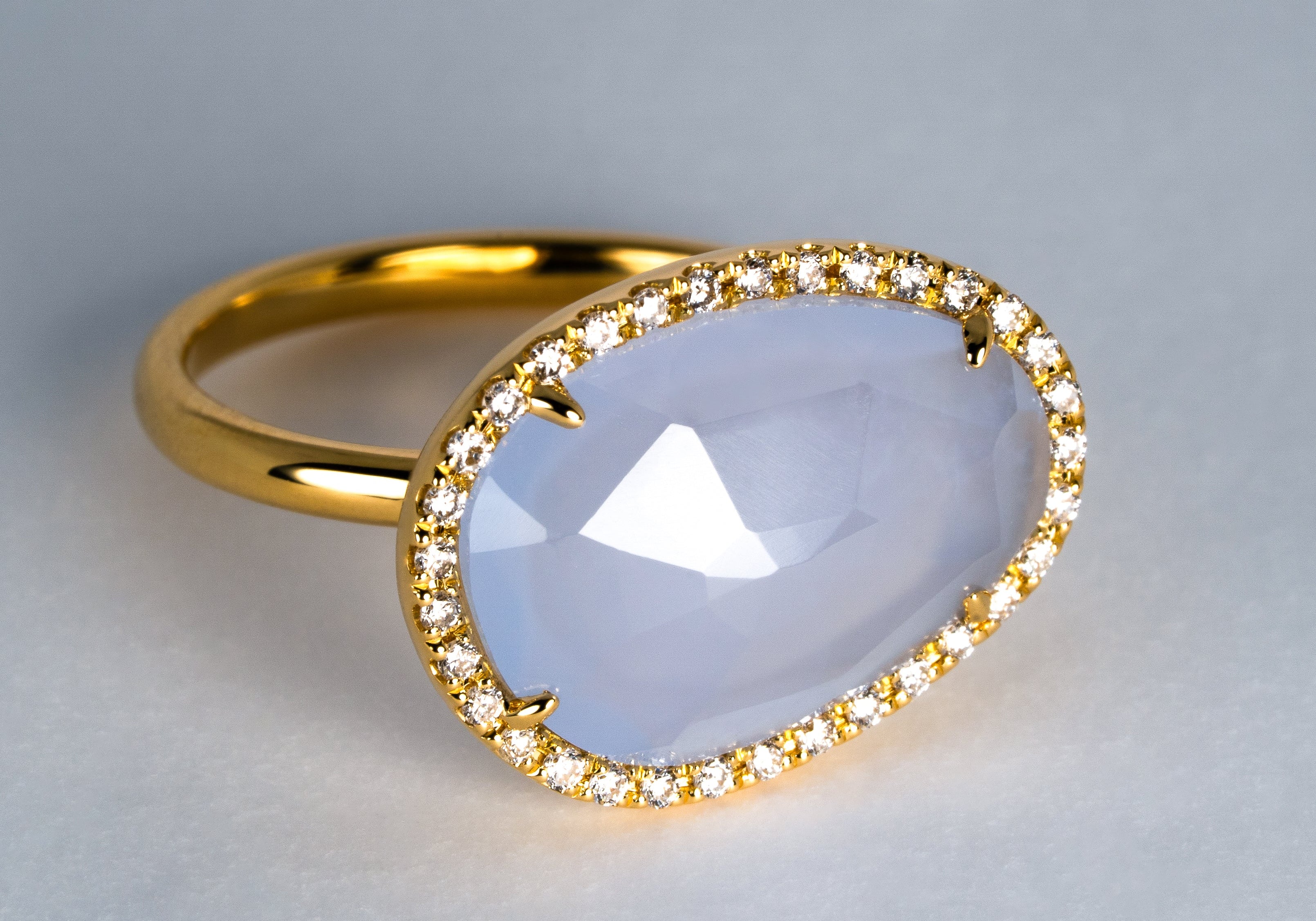 カルセドニーのリング