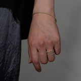 440 Basic ダイヤモンド バングル k18イエローゴールド 1ct 着用イメージ