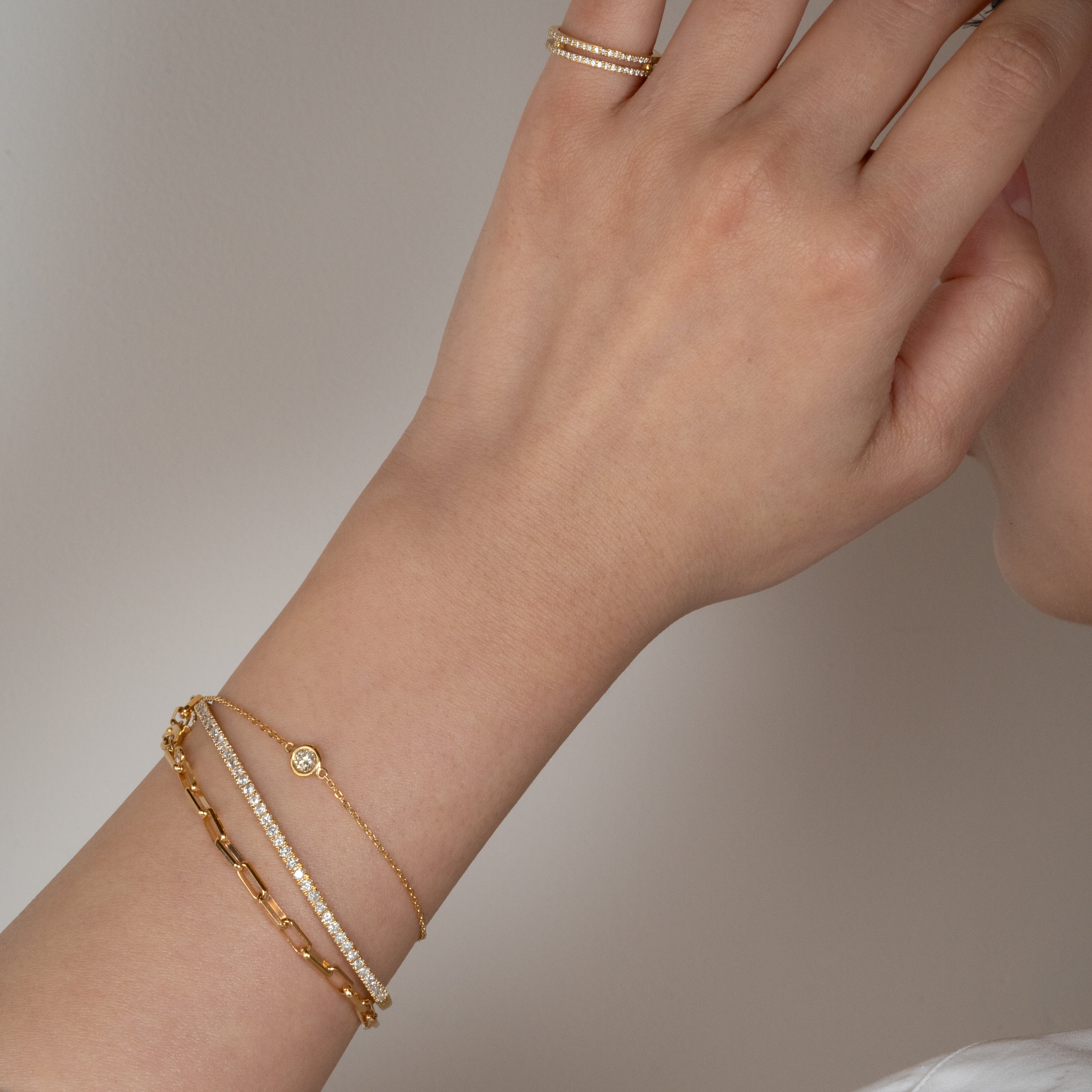 440 Basic ダイヤモンド バングル 重ね付け 1ct 着用イメージ 全体