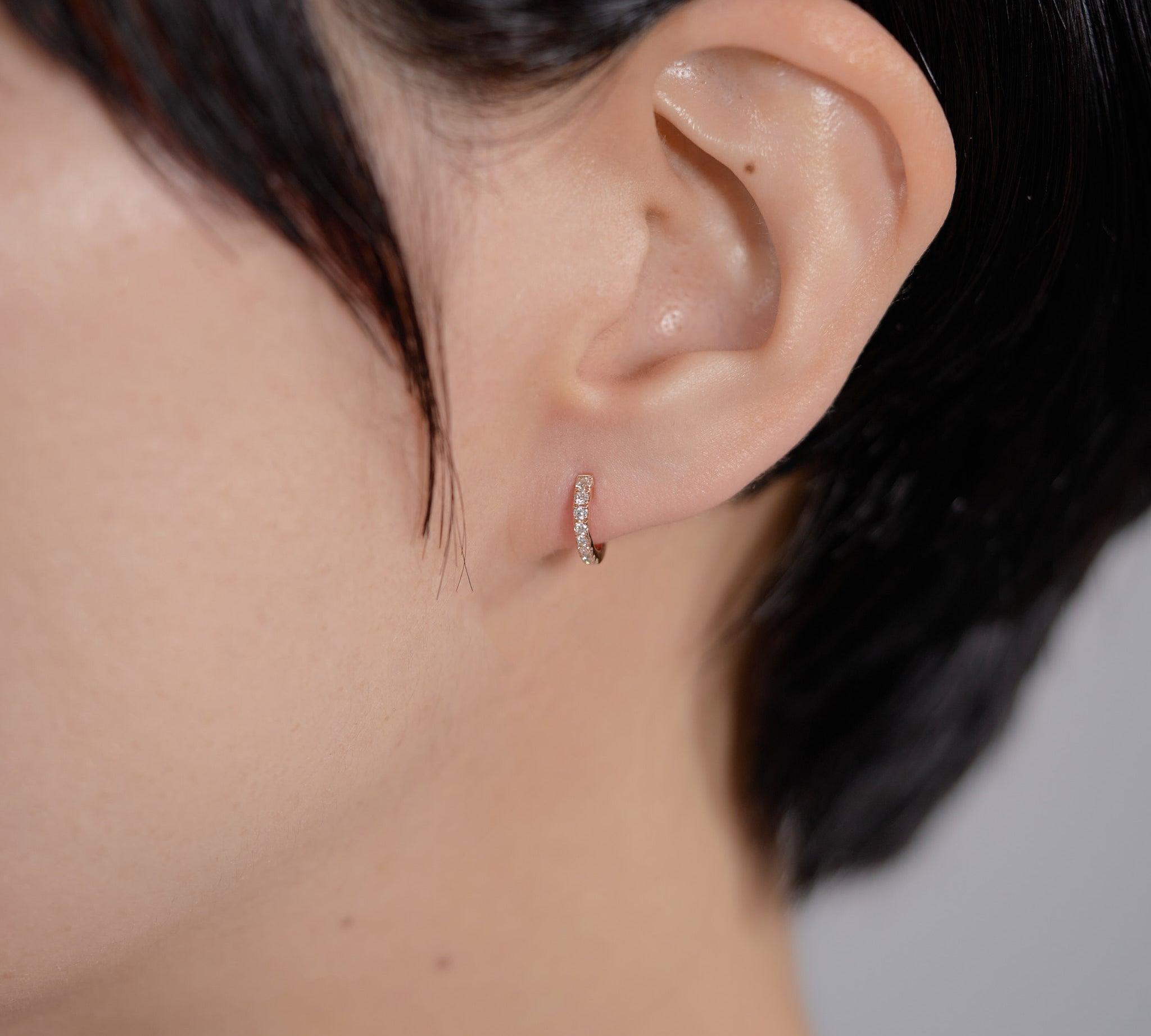 440 Basic ダイヤモンド フープピアス 10mm 着用イメージ