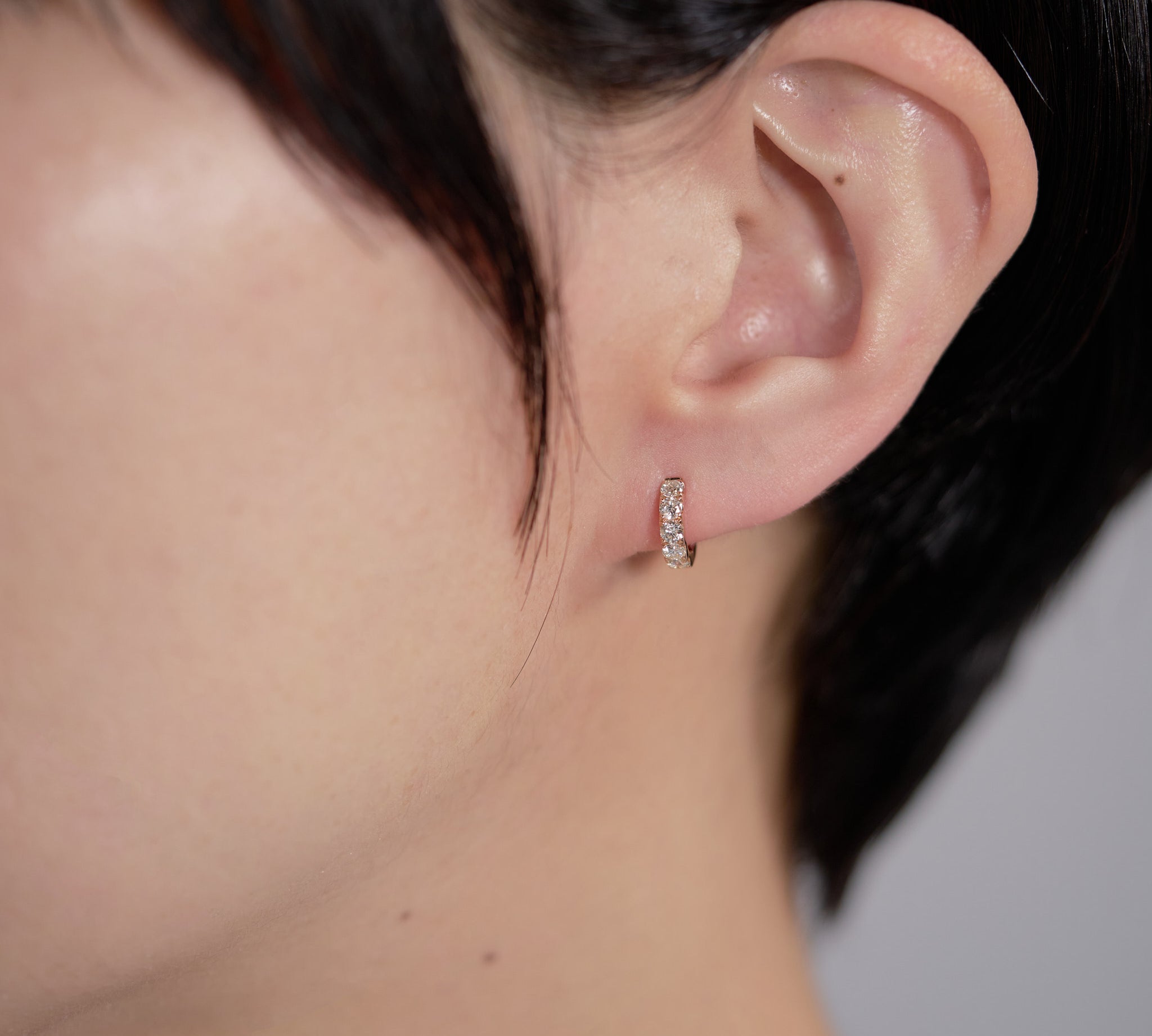 440 Basic ダイヤモンド フープピアス 10mm 着用イメージ