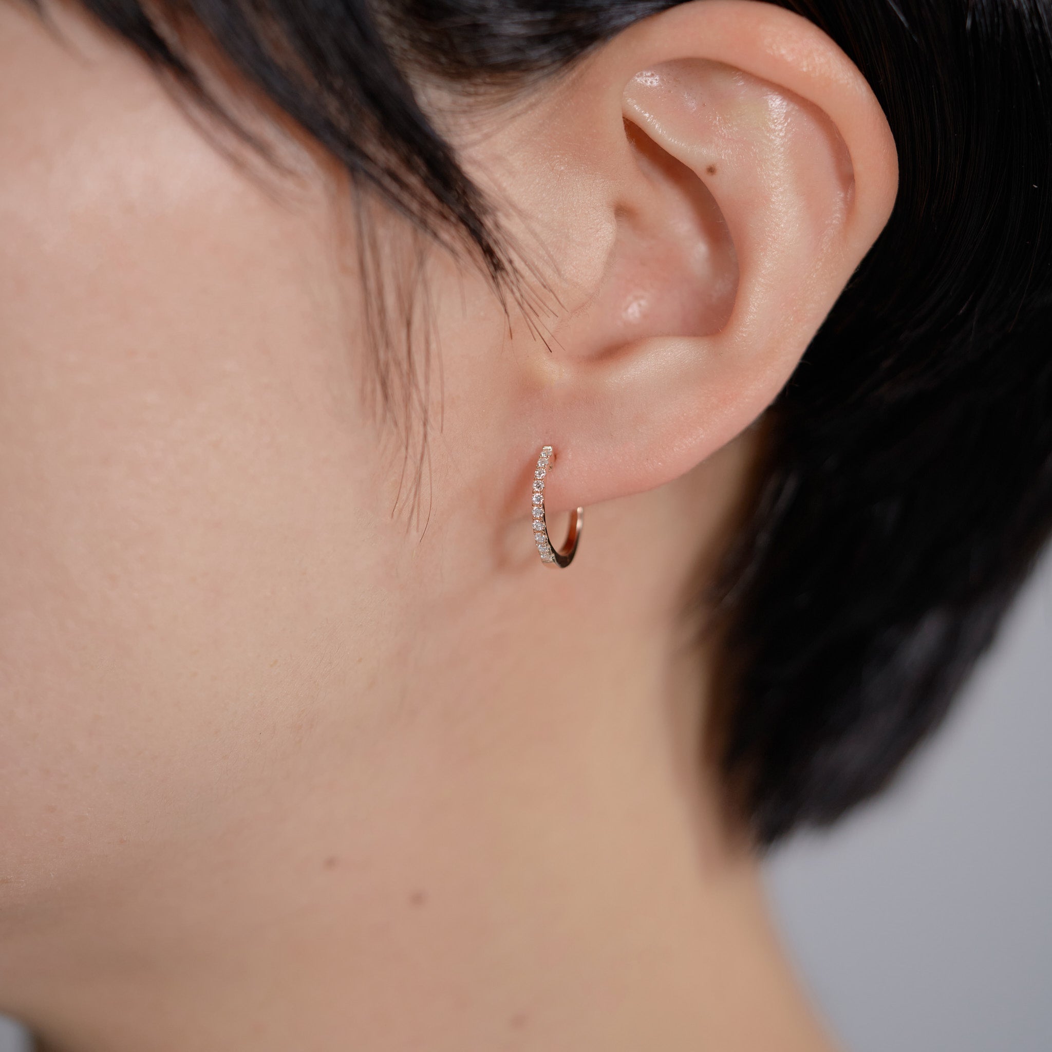 440 Basic ダイヤモンド フープピアス 14mm K18ピンクゴールド 着用
