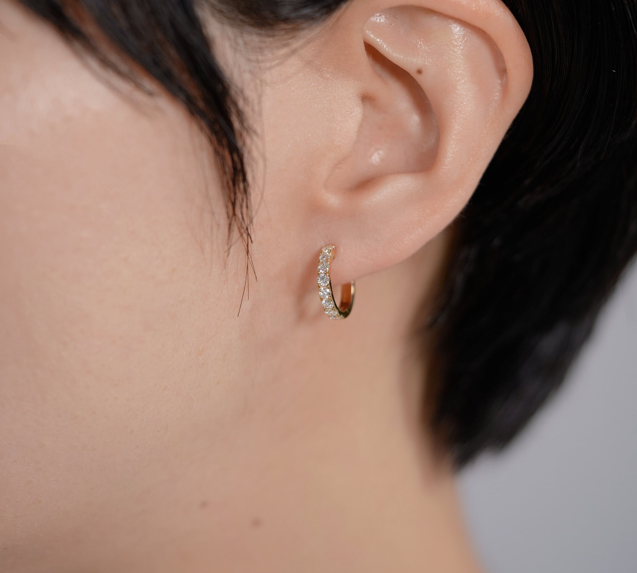 440 Basic ダイヤモンド フープピアス 14mm 着用イメージ