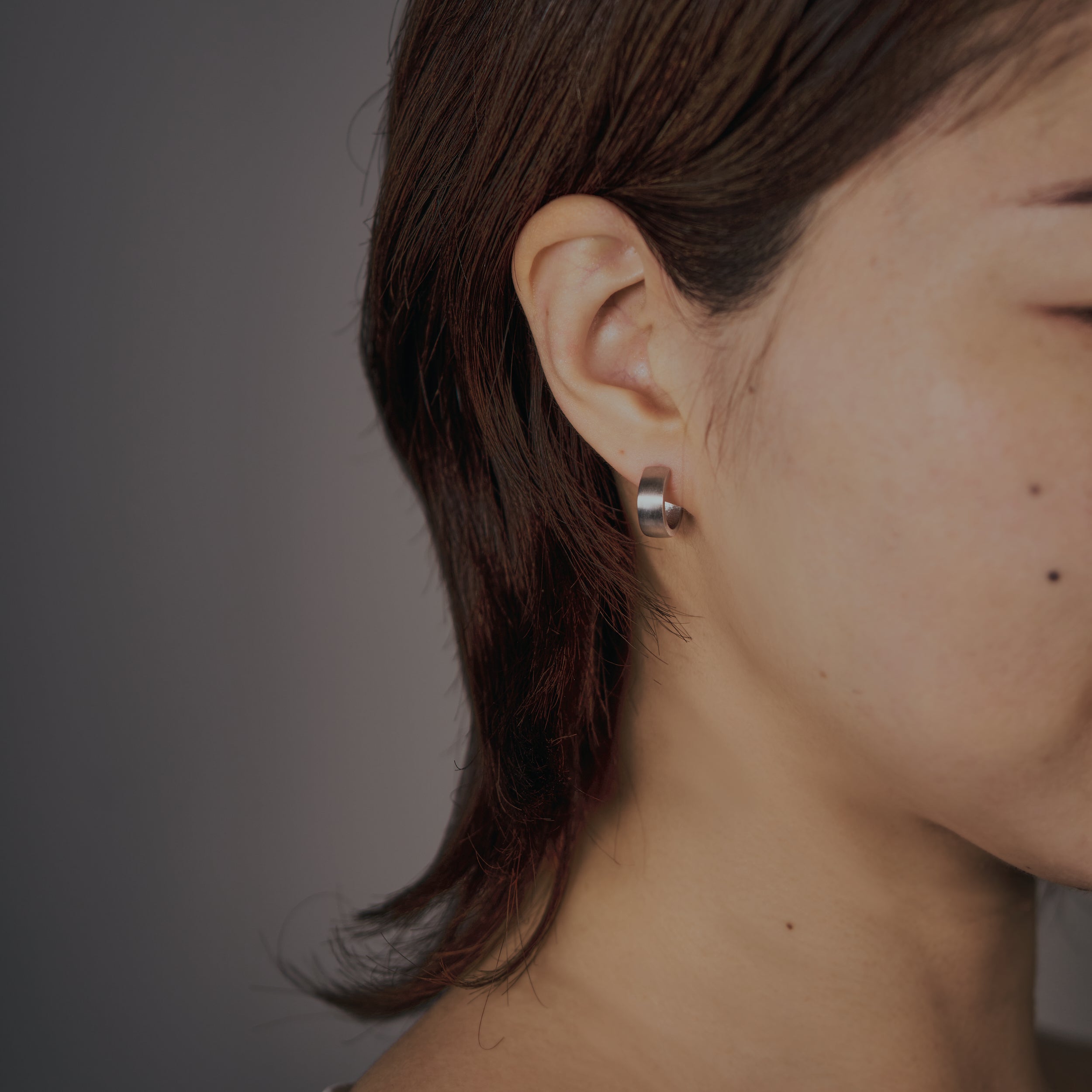 440 Basic ヘアライン フープピアス 14-5.2 着用イメージ