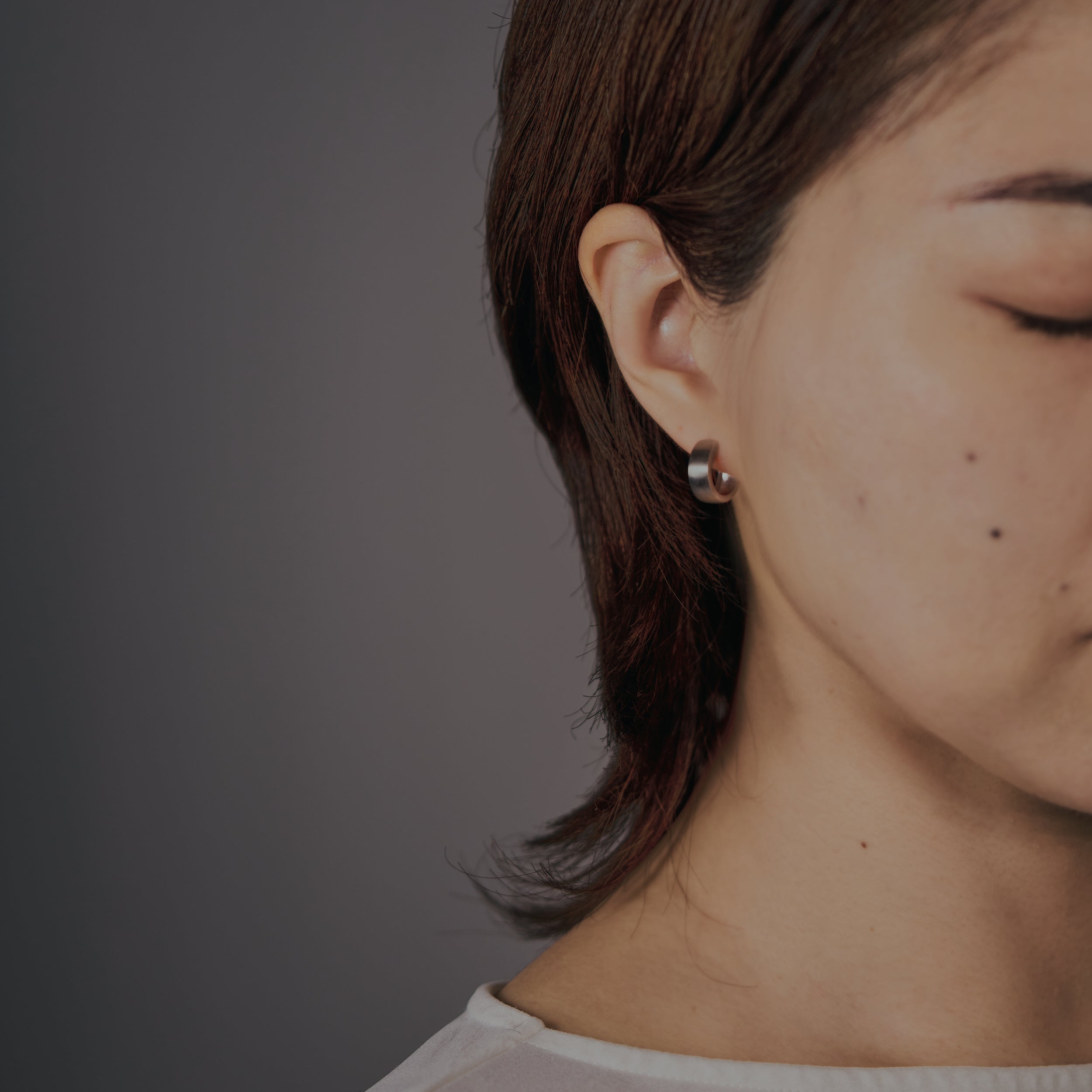 440 Basic ヘアライン フープピアス 14-5.2 着用イメージ2