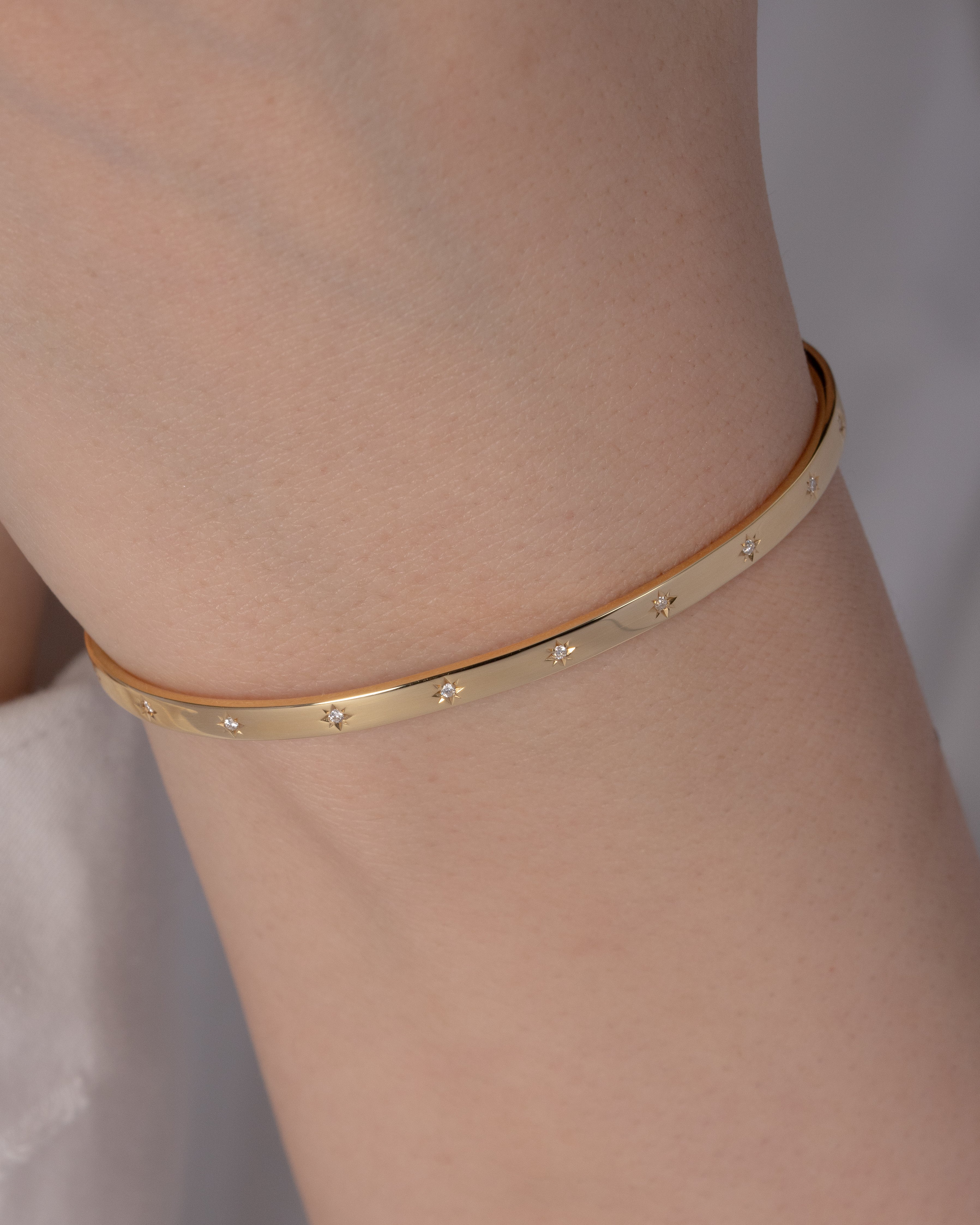 440 Basic Happy バングル 着用イメージ