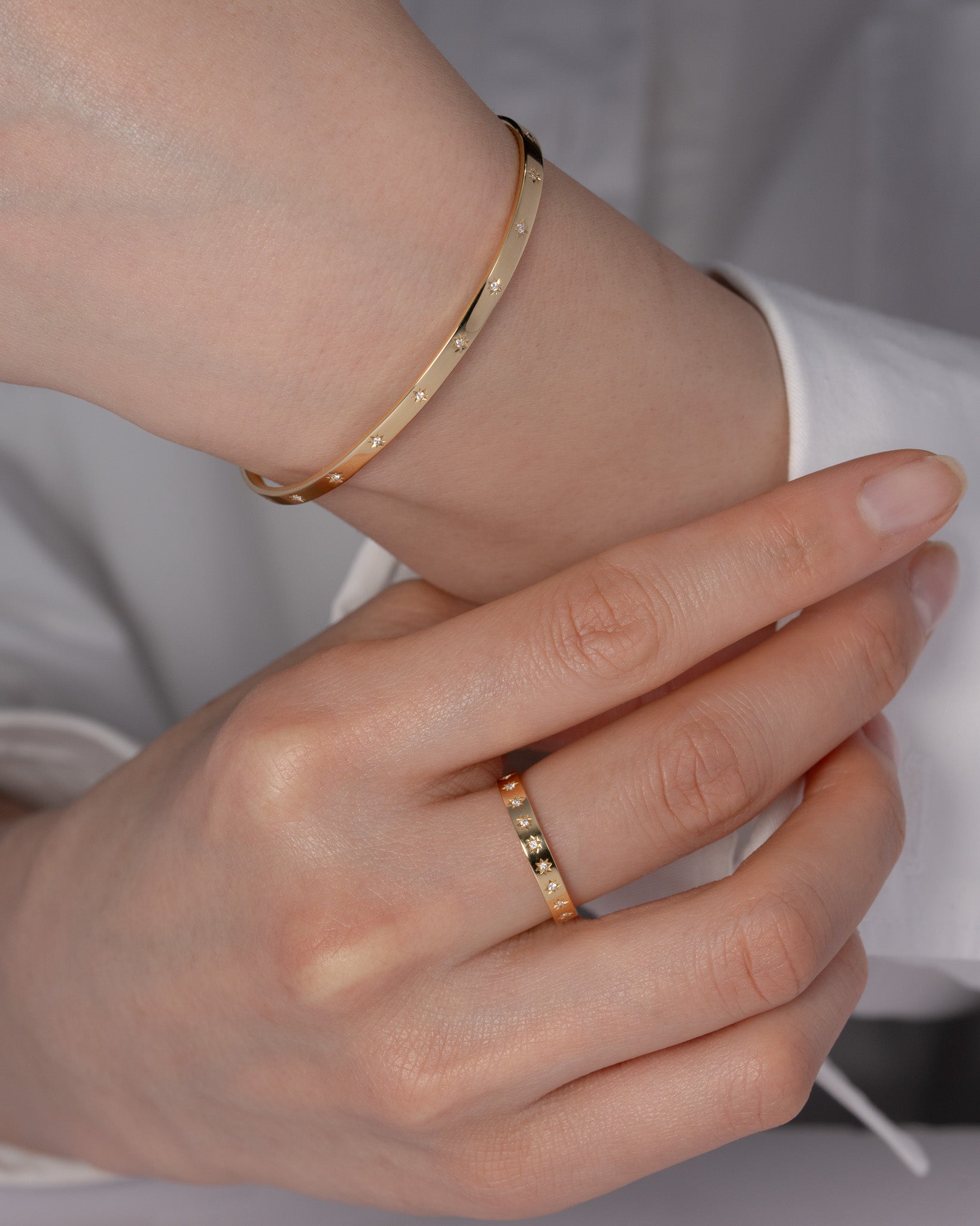 440 Basic Happy バングル 着用方法