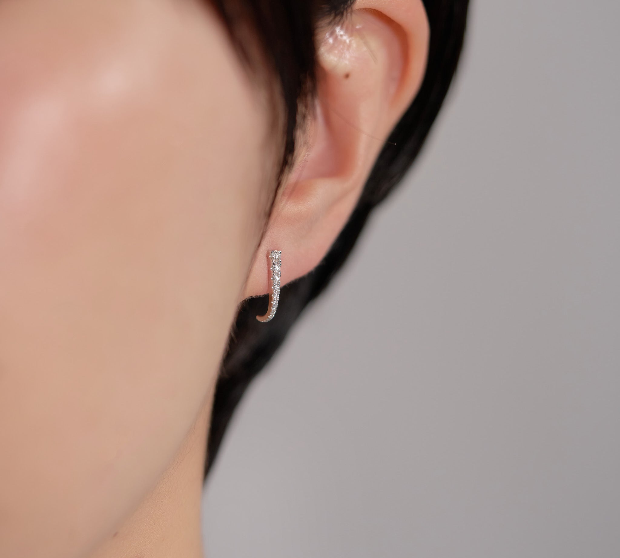440 Basic Horn ダイヤモンド ピアス 着用イメージ