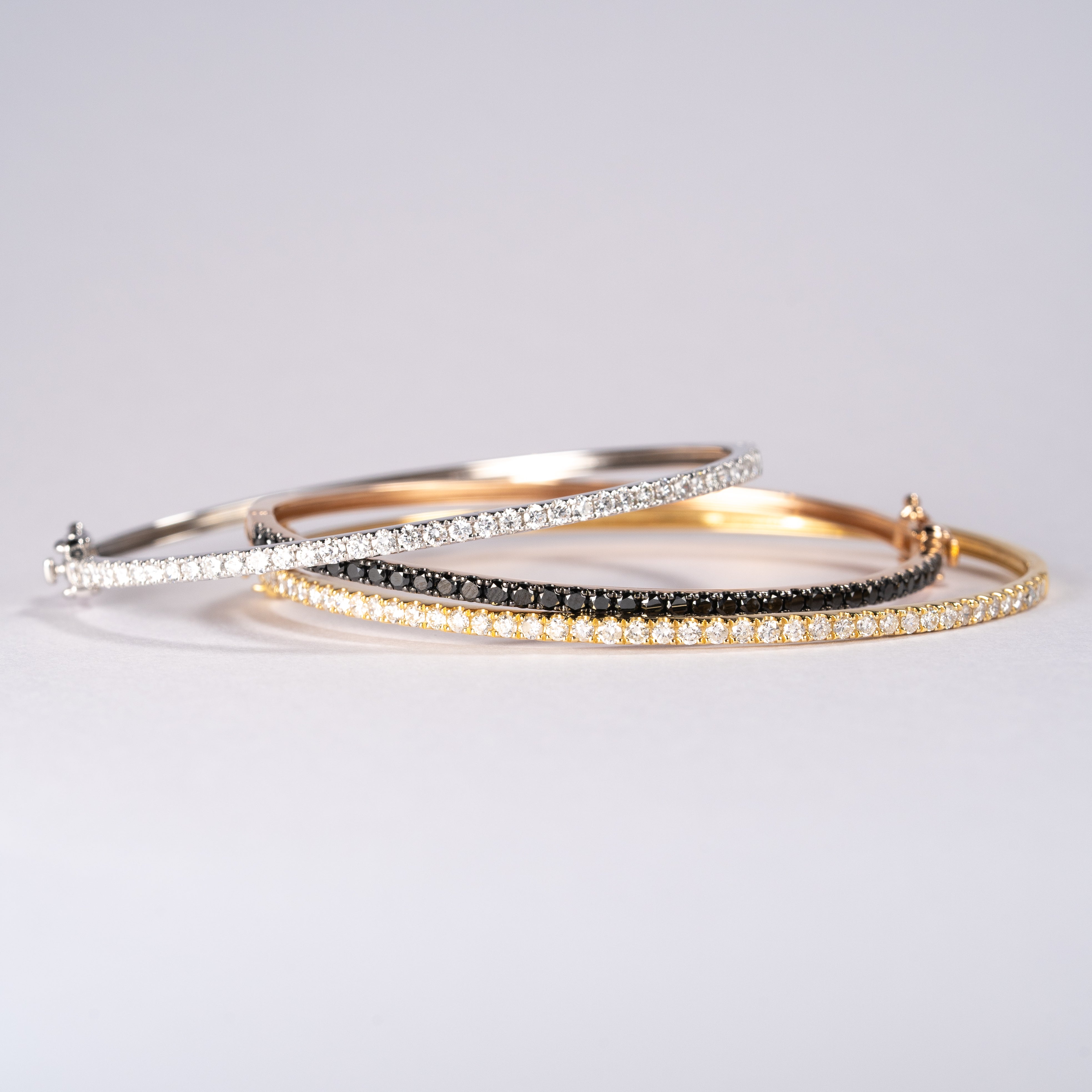 ete ブラックダイヤモンド　バングル ete ブラックダイヤモンドバングル