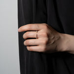Art Déco Modernism no.20 リング 着用 黒服