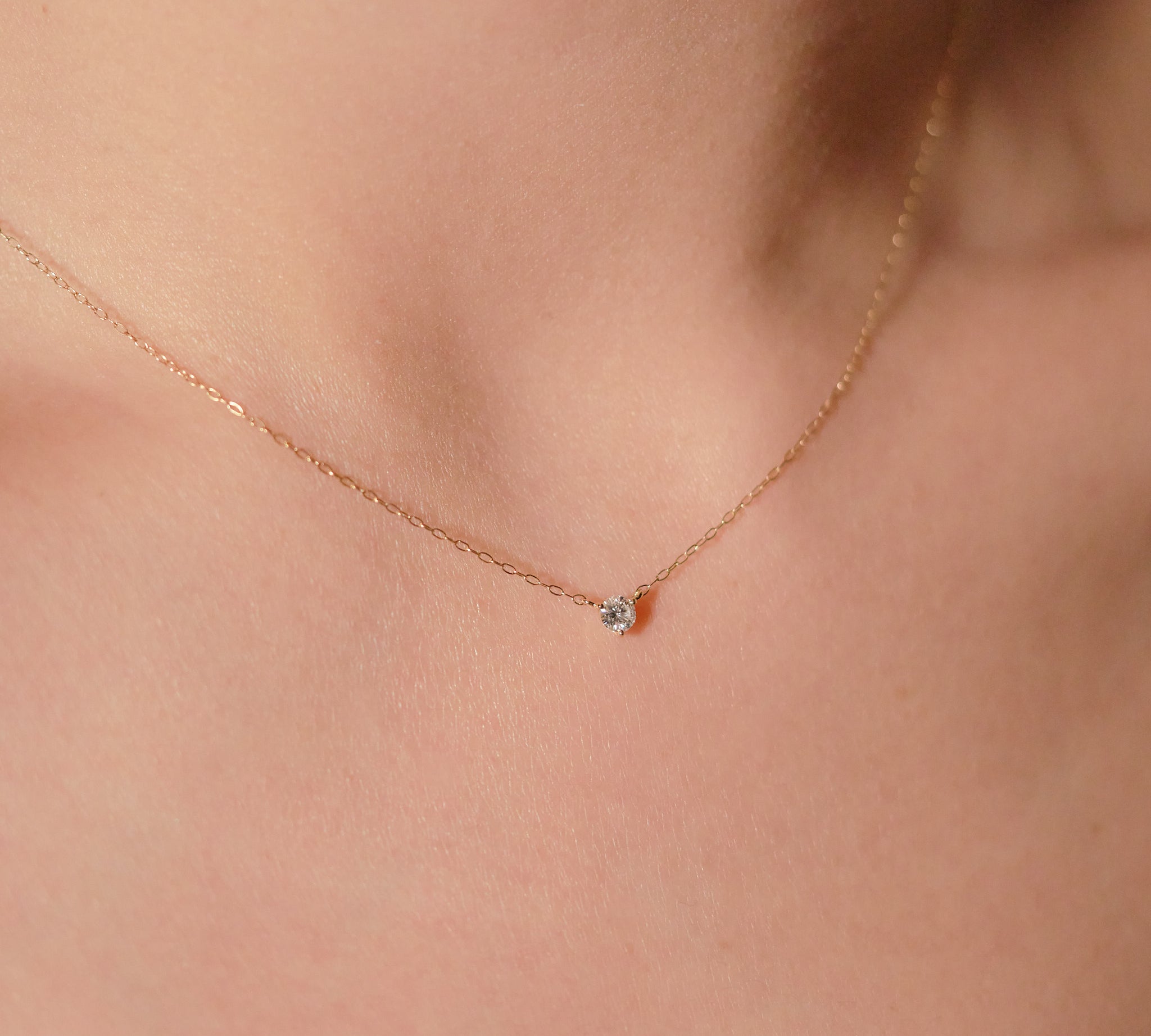 ダイヤモンド ネックレス 0.136ct 着用イメージ 胸元