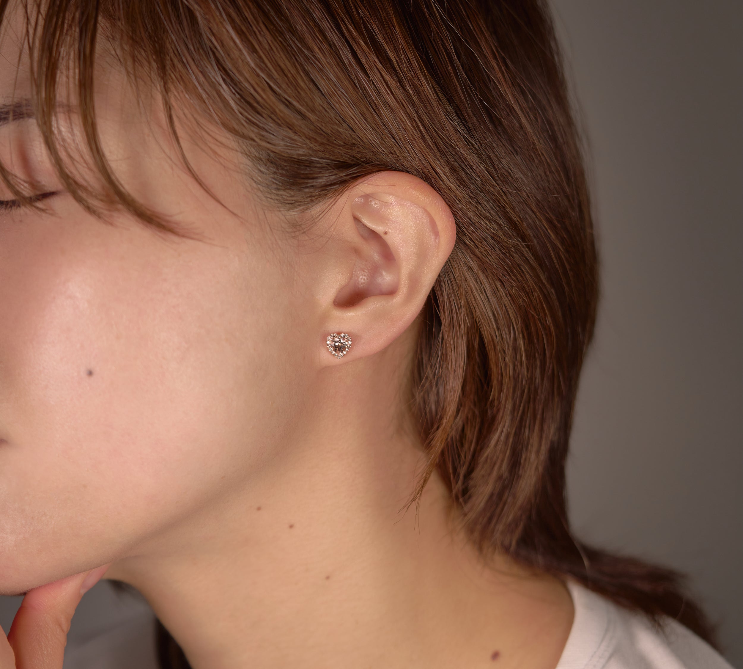 モルガナイト ハート ヘイロー ピアス 着用イメージ