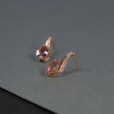 モルガナイト スティレット ピアス 別角度