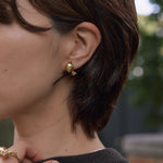 Murmur 南洋バロックパール シングルピアス 着用イメージ
