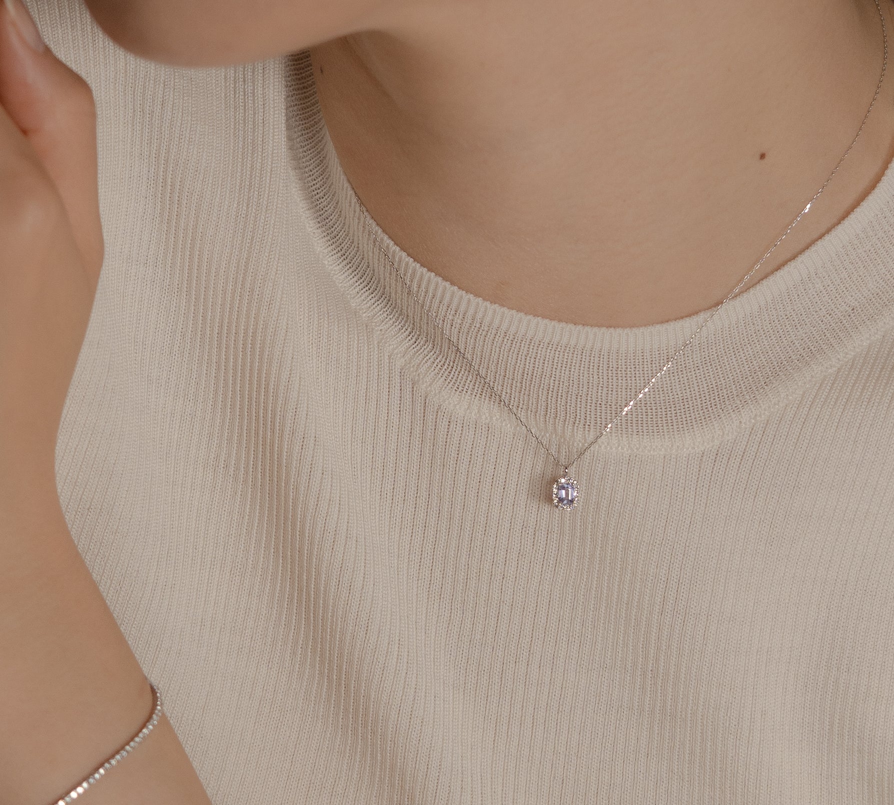 ファンシーサファイア ネックレス パープル 着用イメージ