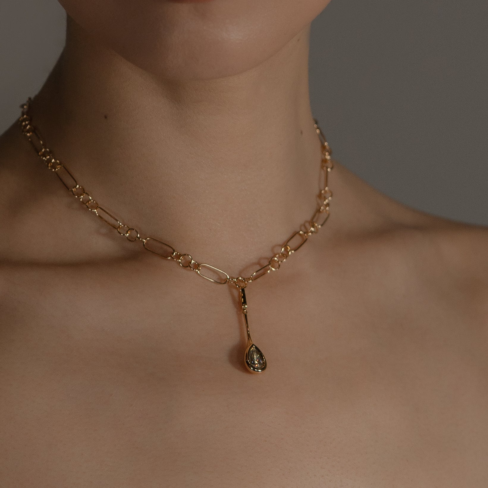 OR ネックレス K18 着用 クローズアップ