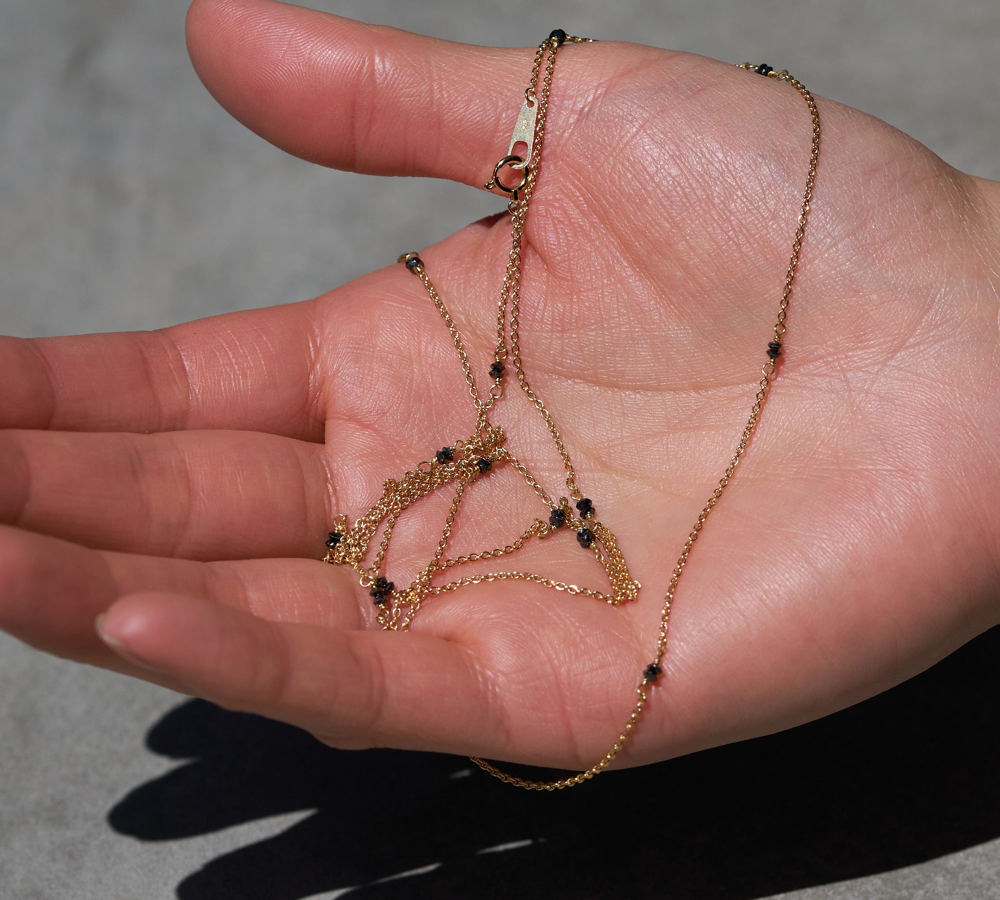 ParVert ブラックダイヤモンド ネックレス スタイリング