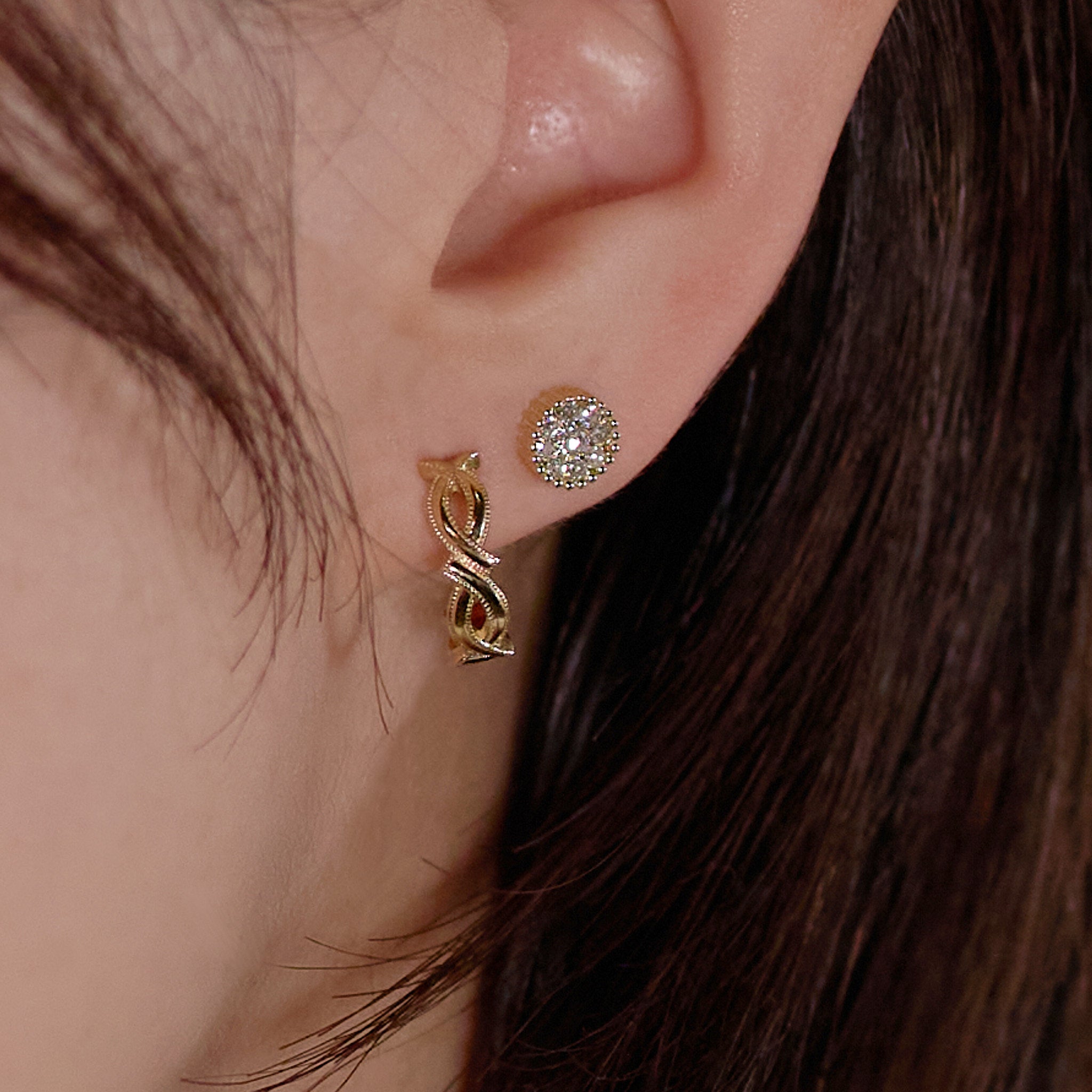 ParVert 蔦 ミルグレイン ピアス 着用イメージ