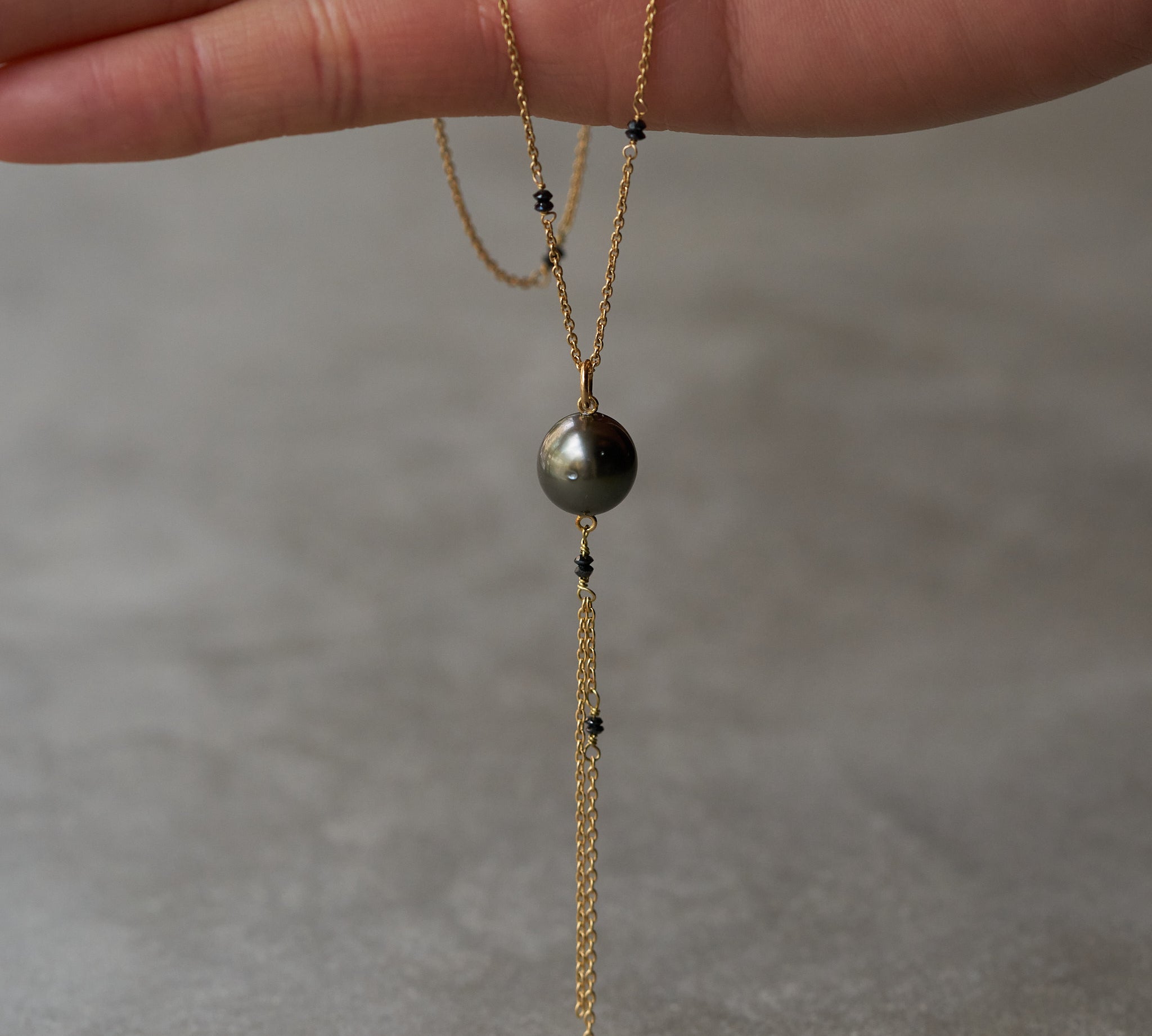 ParVert 黒蝶真珠 ブラックダイヤモンド タッセル ネックレス スタイリング