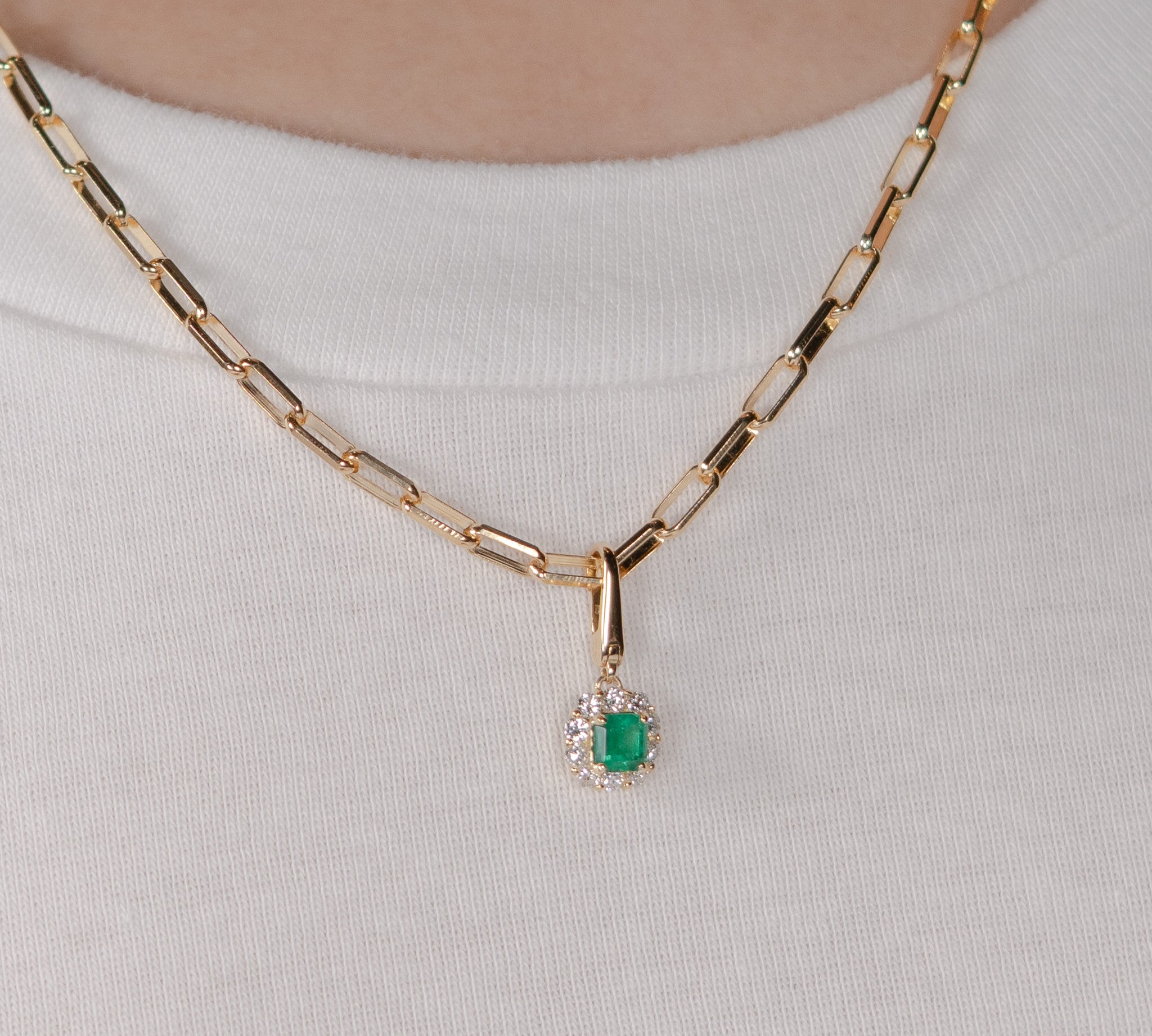 Tutu×Act エメラルド 0.41ct チャーム 着用イメージ