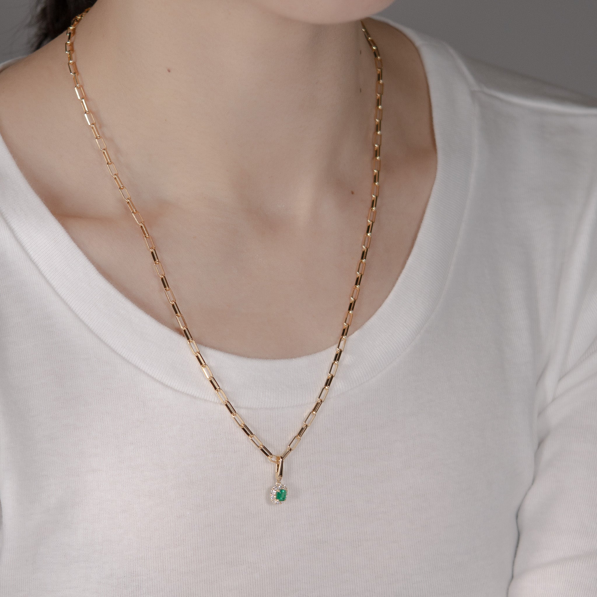 Tutu×Act エメラルド 0.41ct チャーム 着用イメージ2