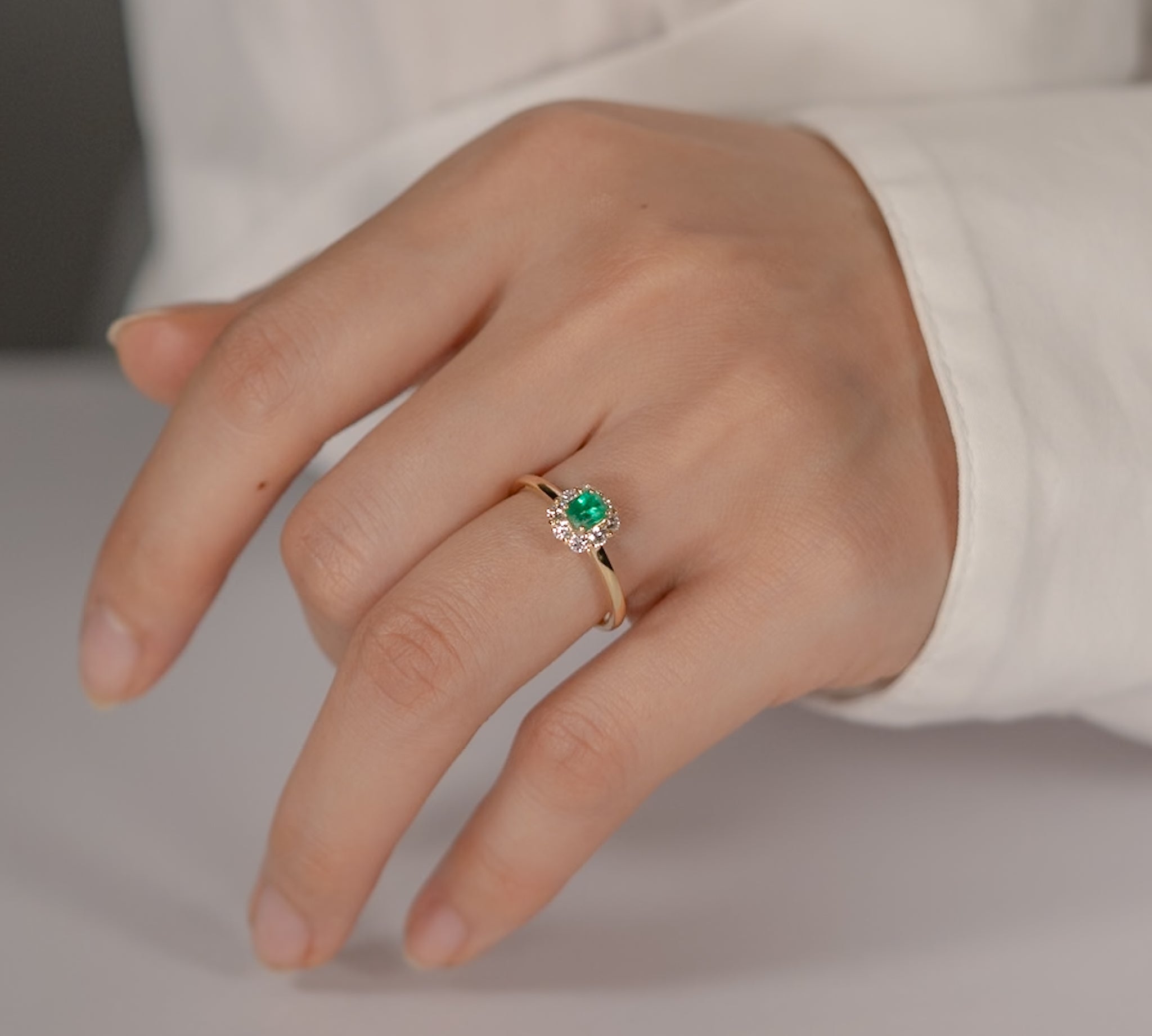 Tutu エメラルド リング 0.31ct 着用イメージ