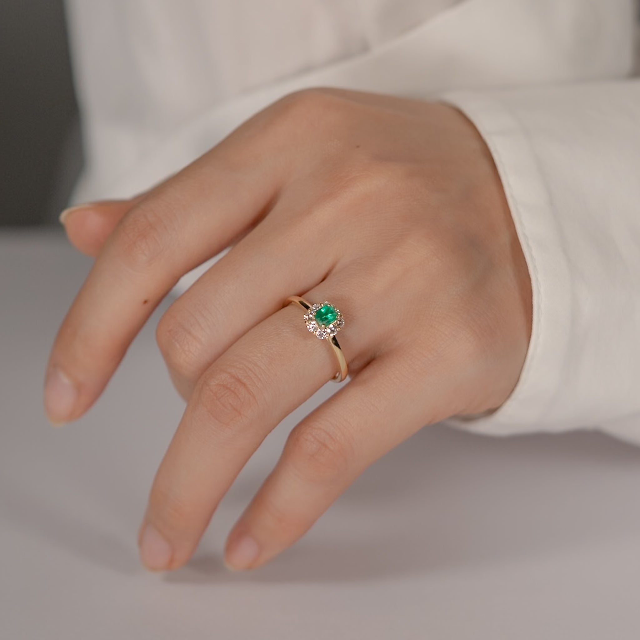Tutu エメラルド リング 0.31ct 着用イメージ