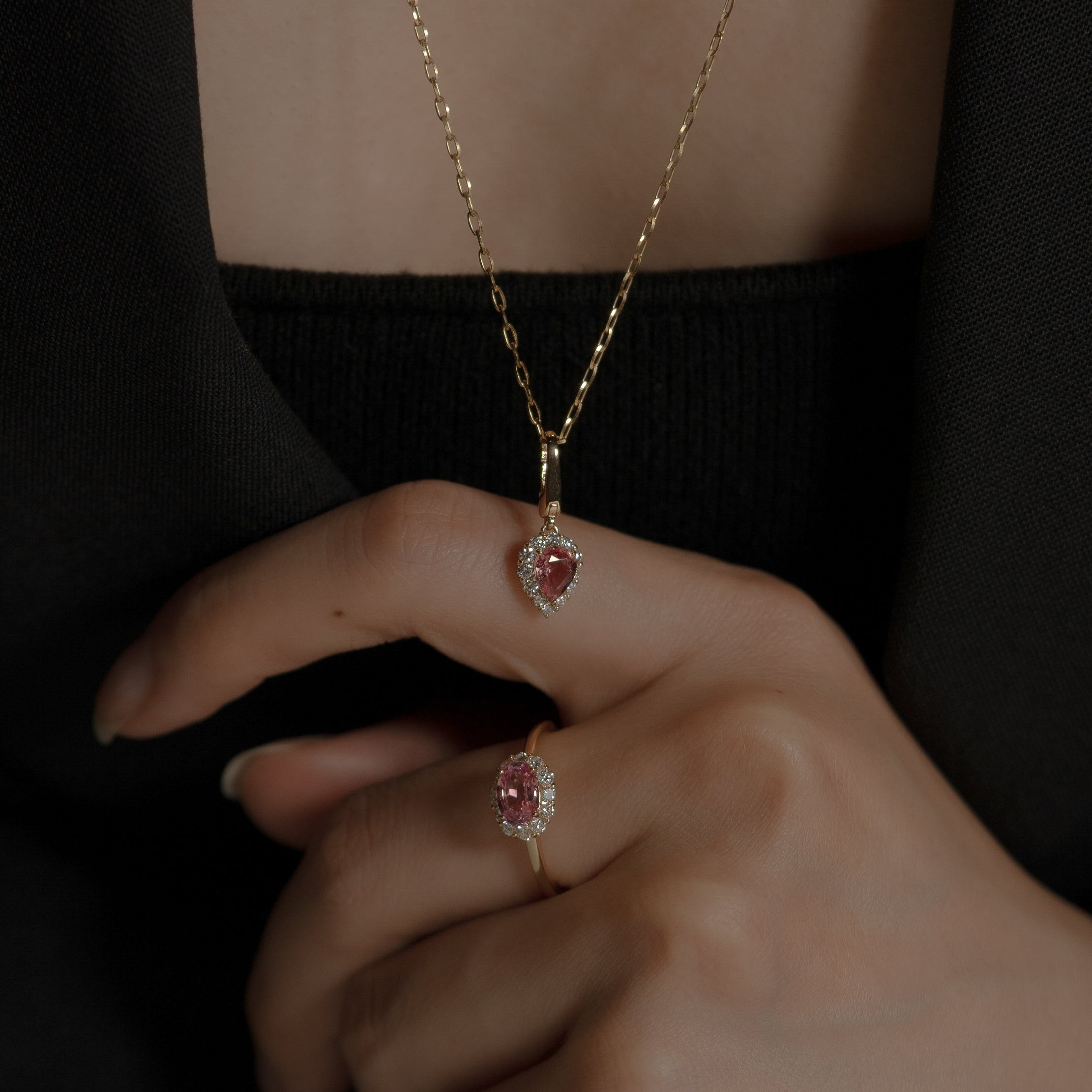 Tutu パパラチアサファイア リング 1.02ct 着用 スタイリング