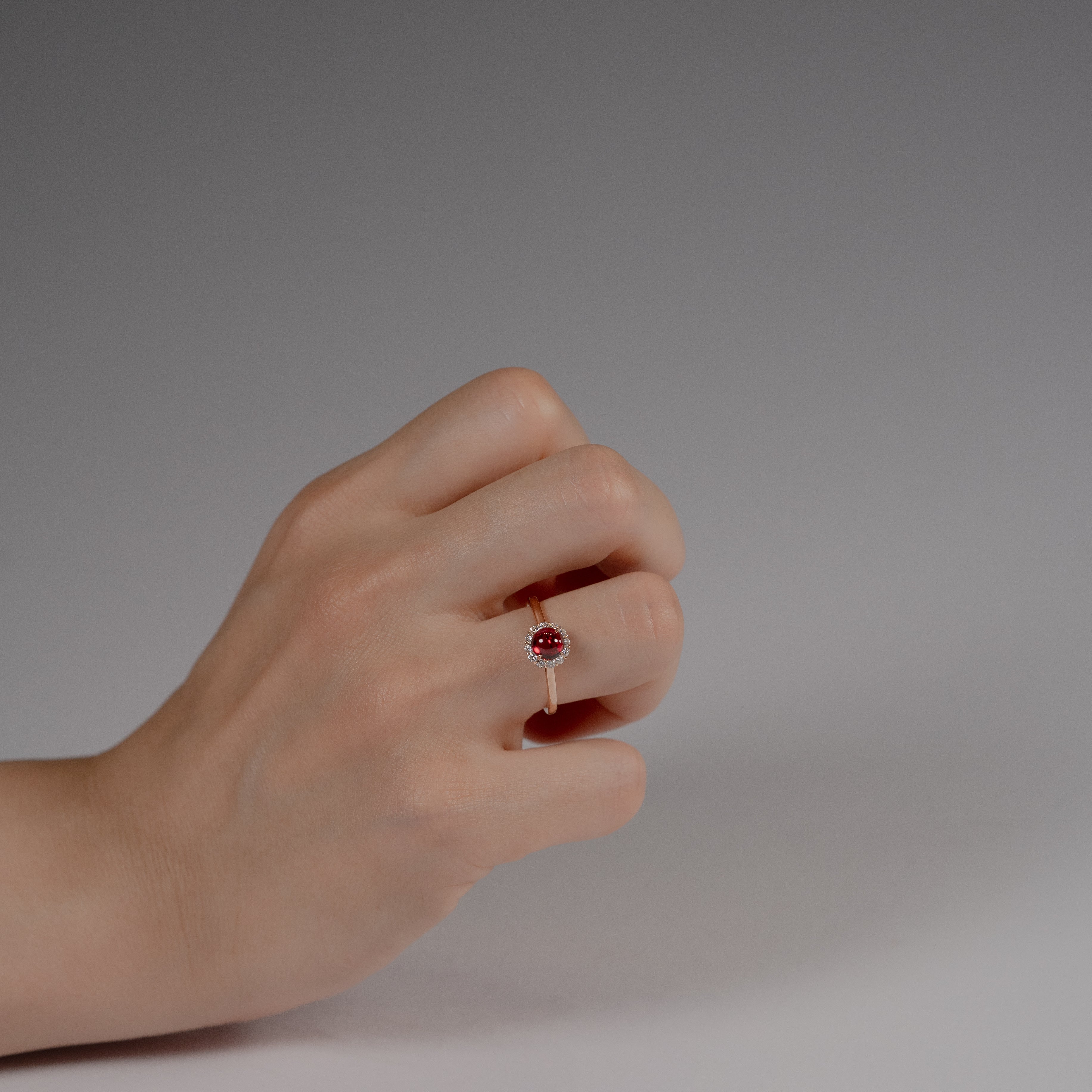 Tutu ルビー リング 1.02ct 着用 クローズアップ