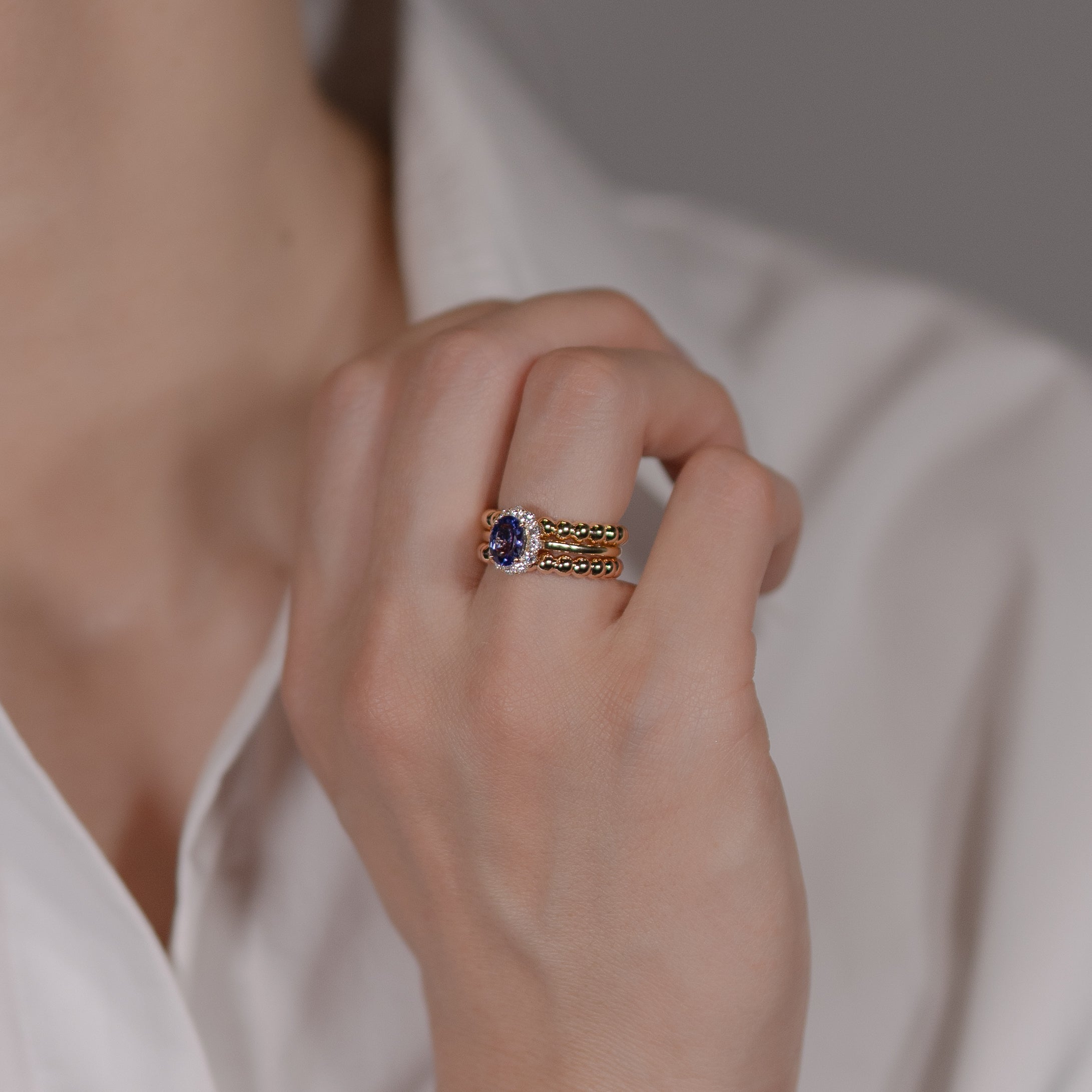 Tutu タンザナイト リング 0.88ct 着用 クローズアップ