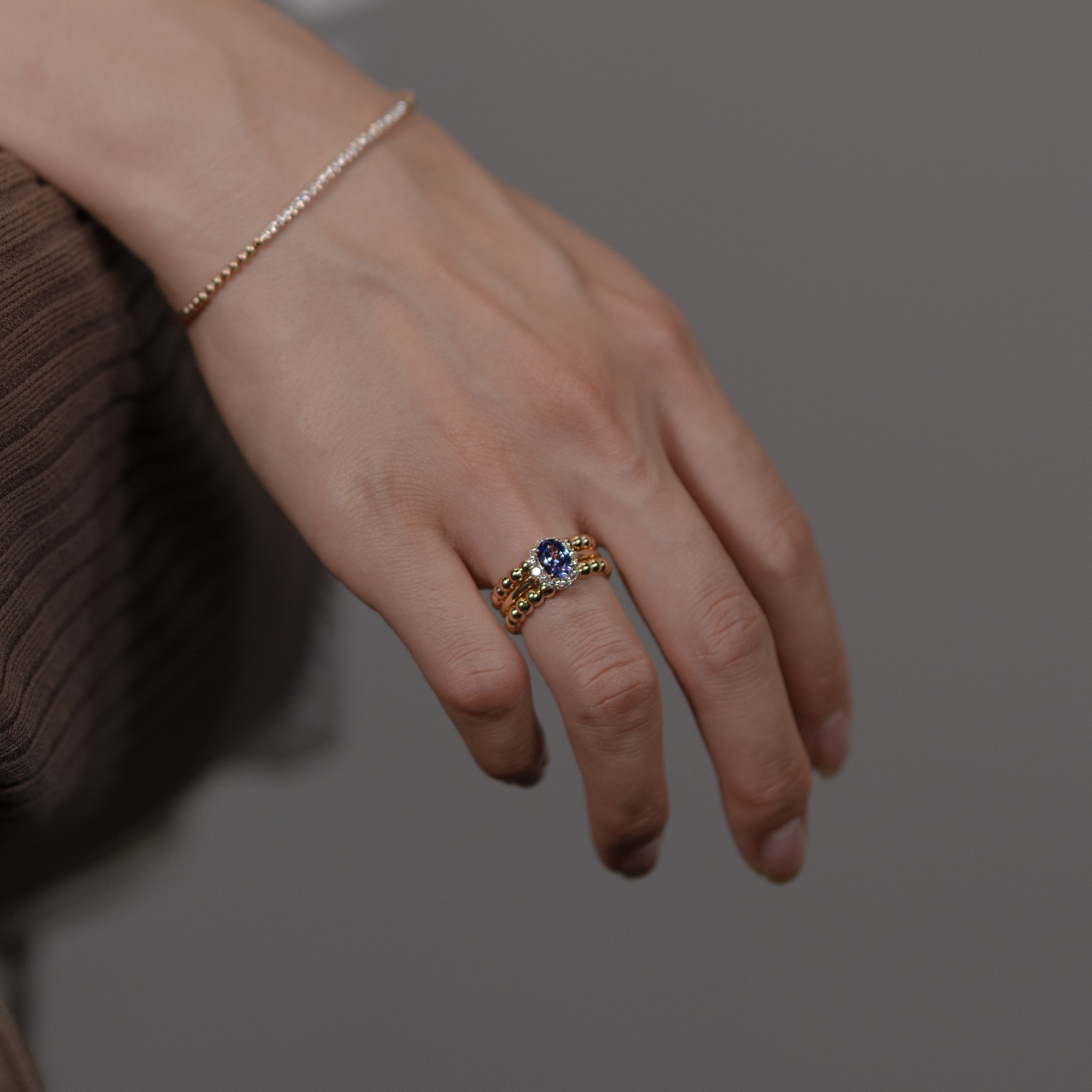Tutu タンザナイト リング 0.88ct 着用 重ねづけ