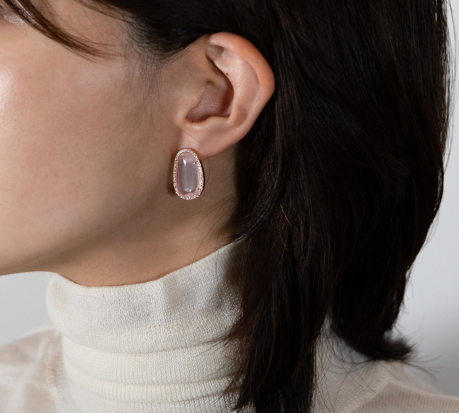 Water Lip Emotion ローズクォーツ ピアス K18ピンクゴールド  着用
