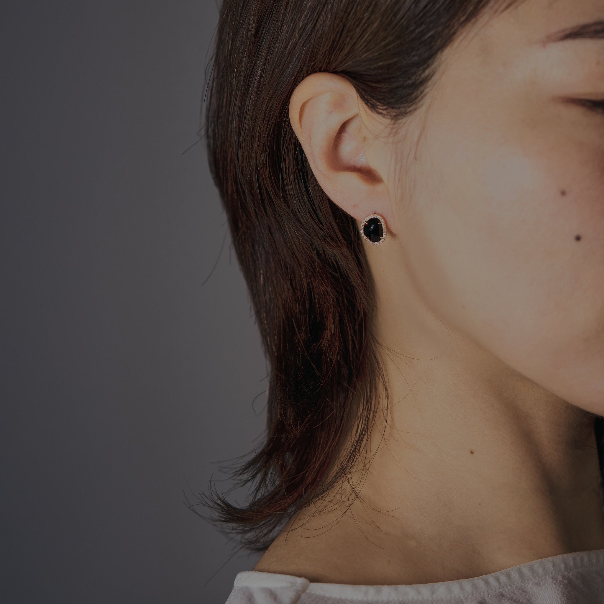 Water Lip Emotion オニキス ピアス 着用イメージ