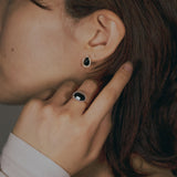 Water Lip Emotion オニキス ピアス 着用イメージ3