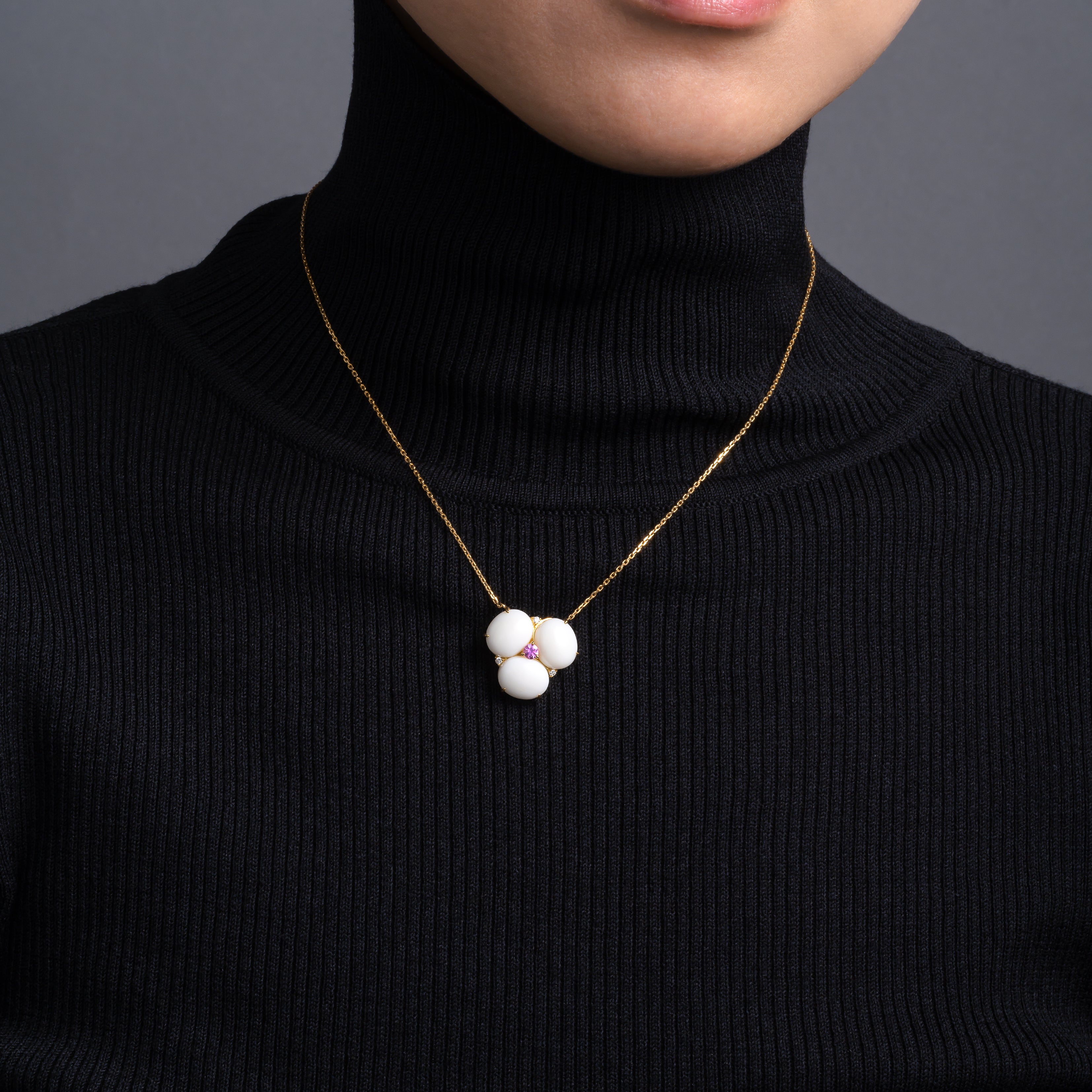Clair 白珊瑚 ピンクサファイア ネックレス Large 着用イメージ